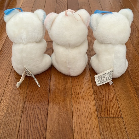 Set of Three (3) Vintage White Teddy Bears Holding Heart-Shaped Pillows - Picture 4 of 10